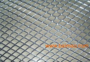 金屬護欄、小鋼板網與噴塑鋼板網 生產、價格與鋼格板對比全解析